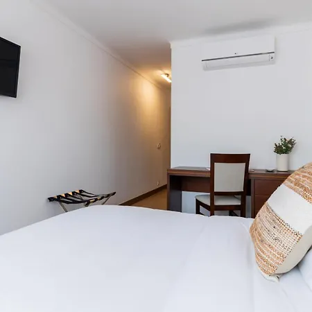 Hotel Albergaria Quim Barreiros 3*