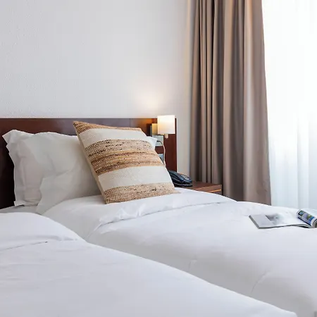 Albergaria Quim Barreiros Отель 4*